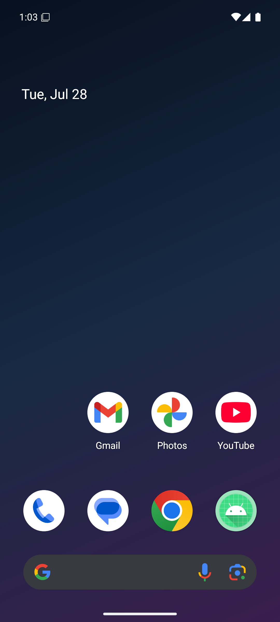 Android home screen in dark mode